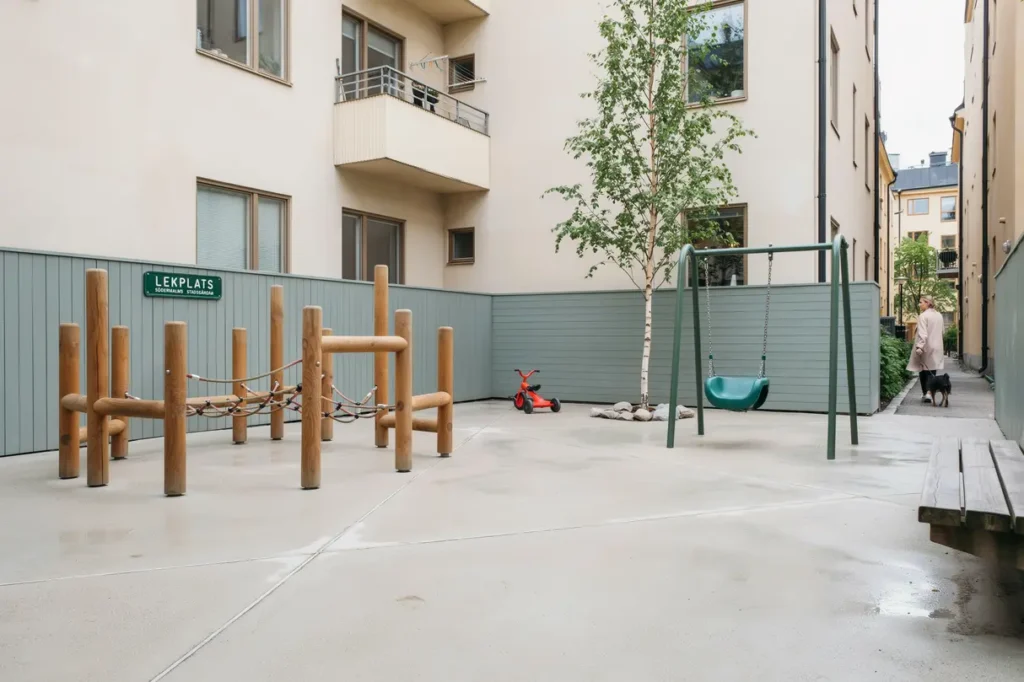 markarbeten f r lekplatsrenovering p bostadsg rd i s dermalm